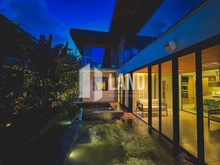 Casa Duplex Altissimo Padrao no Alphaville Eusebio (Porteira Fechada) - 5 suítes, energia solar, automatizada, escritorio, closet, adega, piscina, spa aquecido, deck, churrasqueira, carregador carro eletrico, 3 vagas - 467m² - R$ 5.700.000 - Alpha Eusebio