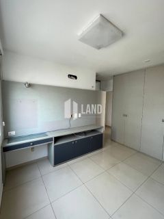 Apartamento no Bairro De Fátima, localização privilegiada. Apartamento de 105m2 03 quartos sendo 01 Suite, sala de estar e jantar em L,escritório,cozinha com entrada independente, lavanderia e banheiro de Serviço. Ambiente todo cômodos com móveis planejad