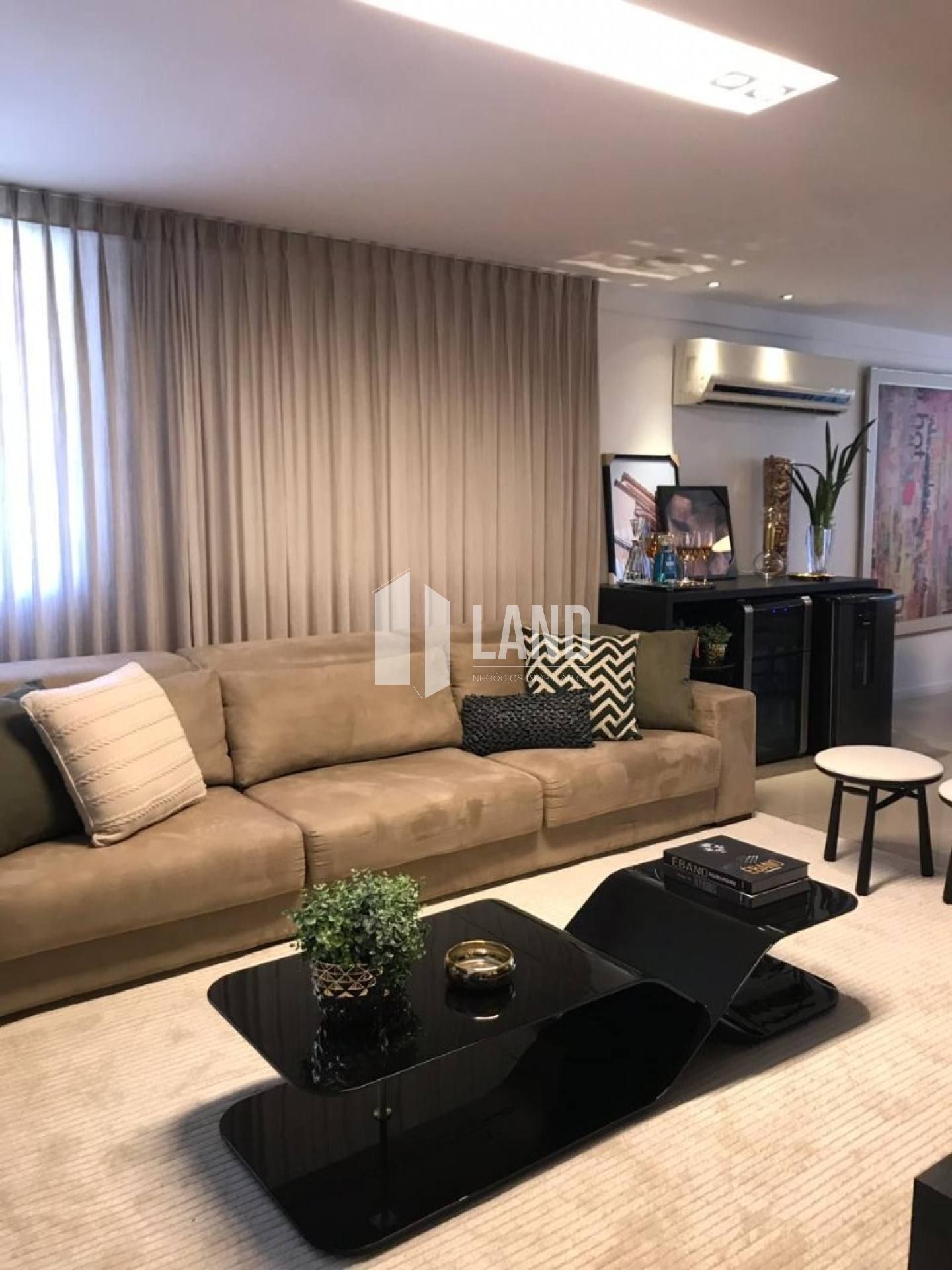 APARTAMENTO A VENDA EM CONDOMÍNIO DE ALTO PADRÃO. - POR R$ 2.100.000,00