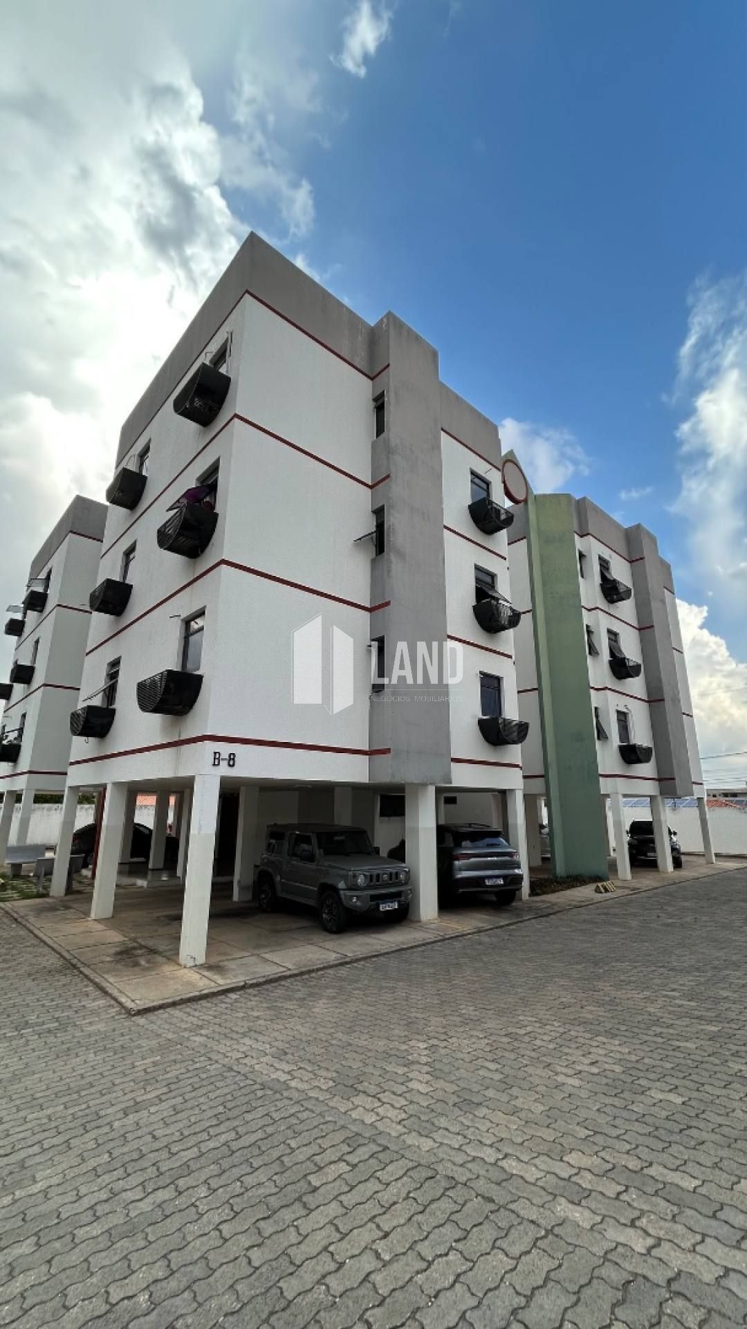 Apartamento no Bairro Morada do Sol de 89m2 com 03 quartos sendo 01 suite, cozinha com banheiro de serviço, 02 vagas de garagem