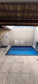 Casa com piscina em rua privativa - Maranguape - R$350.000,00