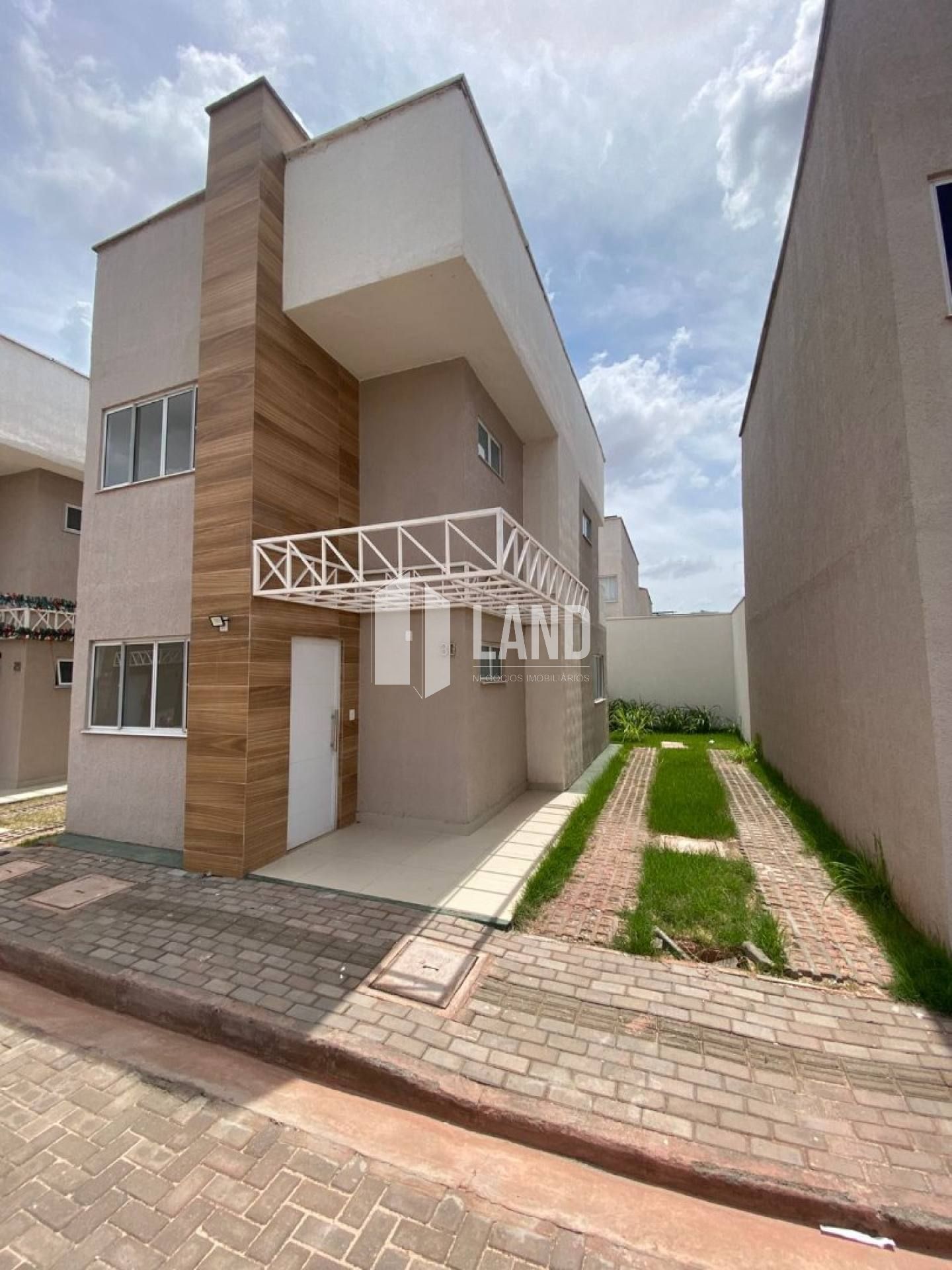 Vende-se casa de condomínio com 3 quartos, bairro Morros