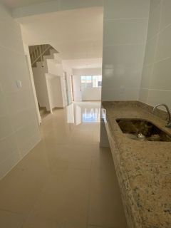 Vende-se casa de condomínio com 3 quartos, bairro Morros