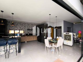 Casa Para Vender com 4 quartos 1 suítes no bairro Angelim em Teresina