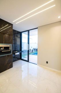 CASA PLANA DE ALTO PADRÃO NA CIDADE ALPHA - POR R$ 1.290.000,00