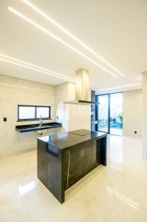 CASA PLANA DE ALTO PADRÃO NA CIDADE ALPHA - POR R$ 1.290.000,00