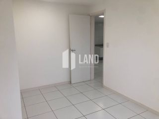 Apartamento para vender no Residencial Villa Treviso, com 02 quartos sendo 1 suíte, banheiro social, varanda, 1 vaga de garagem, lazer completo, 56m2 - R$ 340.000 - na região da Maraponga, a poucos metros da Av. Bernardo Manuel - Fortaleza/Ce