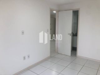 Apartamento para vender no Residencial Villa Treviso, com 02 quartos sendo 1 suíte, banheiro social, varanda, 1 vaga de garagem, lazer completo, 56m2 - R$ 340.000 - na região da Maraponga, a poucos metros da Av. Bernardo Manuel - Fortaleza/Ce