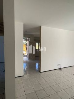 Imóvel Comercial Amplo com 300m² em Localização Estratégica - Por R$ 649.000,00