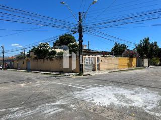 Imóvel Comercial Amplo com 300m² em Localização Estratégica - Por R$ 649.000,00