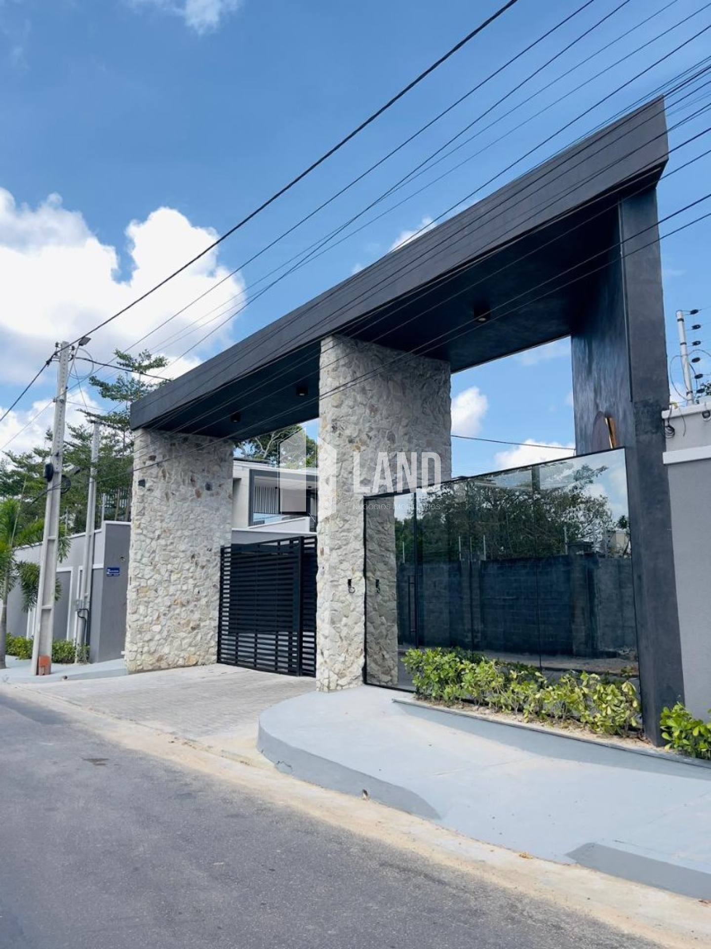 Casa em rua privativa a venda com 4 quartos 4 suítes no bairro Coite em Eusébio