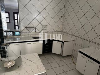 DUPLEX, em ótimo estado de conservação, com 3 quartos 1 suítes no bairro Eng Luciano Cavalcante