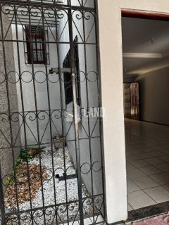 DUPLEX, em ótimo estado de conservação, com 3 quartos 1 suítes no bairro Eng Luciano Cavalcante