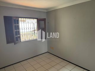 DUPLEX, em ótimo estado de conservação, com 3 quartos 1 suítes no bairro Eng Luciano Cavalcante