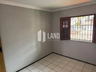 DUPLEX, em ótimo estado de conservação, com 3 quartos 1 suítes no bairro Eng Luciano Cavalcante