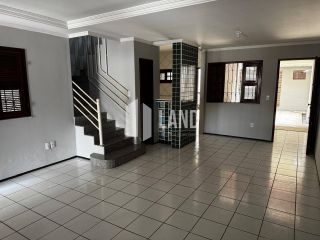 DUPLEX, em ótimo estado de conservação, com 3 quartos 1 suítes no bairro Eng Luciano Cavalcante