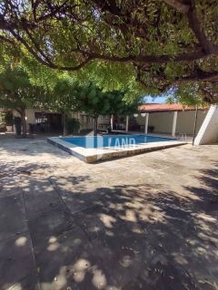 Casa Para Alugar com 5 quartos 5 suítes no bairro Cristo Rei em Teresina