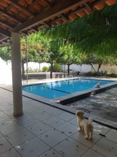 Casa Para Alugar com 5 quartos 5 suítes no bairro Cristo Rei em Teresina