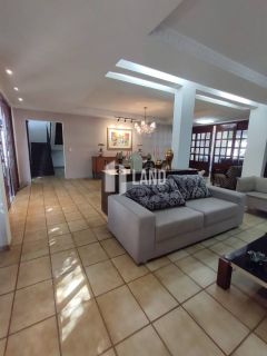 Casa Para Alugar com 5 quartos 5 suítes no bairro Cristo Rei em Teresina