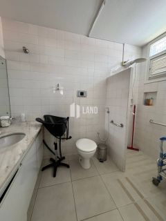 Terreno com 1.000m² (20x50) com uma Casa construída com 500m² para vender com 5 quartos, 5 banheiros, 10 vagas, quintal, 1.000m² - R$ 1.500.000 - próximo ao Estádio Presidente Vargas (PV) e a Av. Treze de Maio - Benfica - Fortaleza/CE