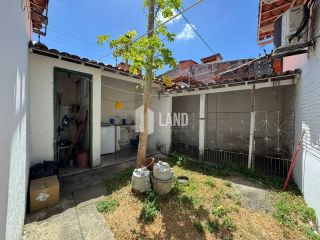 Terreno com 1.000m² (20x50) com uma Casa construída com 500m² para vender com 5 quartos, 5 banheiros, 10 vagas, quintal, 1.000m² - R$ 1.500.000 - próximo ao Estádio Presidente Vargas (PV) e a Av. Treze de Maio - Benfica - Fortaleza/CE