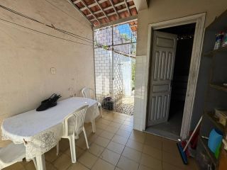 Terreno com 1.000m² (20x50) com uma Casa construída com 500m² para vender com 5 quartos, 5 banheiros, 10 vagas, quintal, 1.000m² - R$ 1.500.000 - próximo ao Estádio Presidente Vargas (PV) e a Av. Treze de Maio - Benfica - Fortaleza/CE