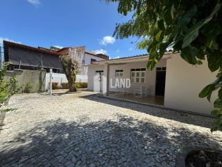 CASA COM 500M² CONSTRUÍDA EM UM TERRENO DE 1.000M² (20X50) PARA VENDER COM 5 QUARTOS, 5 BANHEIROS, 10 VAGAS, QUINTAL - 500M² - R$ 1.500.000 - PRÓXIMA AO ESTÁDIO PRESIDENTE VARGAS (PV) E A AV. TREZE DE MAIO - BENFICA - FORTALEZA/CE