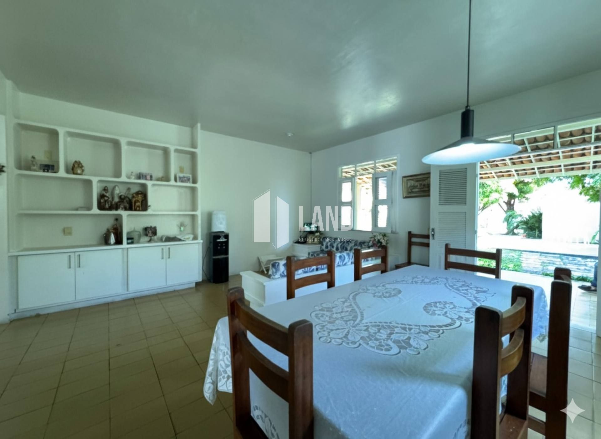 CASA PARA ALUGAR COM 500M² CONSTRUÍDA EM UM TERRENO DE 1.000M² (20X50) COM 5 QUARTOS, 5 BANHEIROS, 10 VAGAS, QUINTAL - 500M² - R$ 8.500 (MÊS) - PRÓXIMA AO ESTÁDIO PRESIDENTE VARGAS (PV) E A AV. TREZE DE MAIO - BENFICA - FORTALEZA/CE