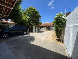CASA PARA ALUGAR COM 500M² CONSTRUÍDA EM UM TERRENO DE 1.000M² (20X50) COM 5 QUARTOS, 5 BANHEIROS, 10 VAGAS, QUINTAL - 500M² - R$ 8.500 (MÊS) - PRÓXIMA AO ESTÁDIO PRESIDENTE VARGAS (PV) E A AV. TREZE DE MAIO - BENFICA - FORTALEZA/CE