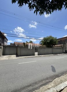 CASA PARA ALUGAR COM 500M² CONSTRUÍDA EM UM TERRENO DE 1.000M² (20X50) COM 5 QUARTOS, 5 BANHEIROS, 10 VAGAS, QUINTAL - 500M² - R$ 8.500 (MÊS) - PRÓXIMA AO ESTÁDIO PRESIDENTE VARGAS (PV) E A AV. TREZE DE MAIO - BENFICA - FORTALEZA/CE