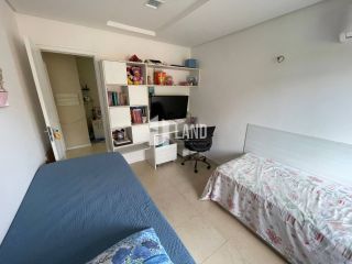 Casa de Alto Padrão no Centro do Eusébio com 351m² e Área de Lazer Privativa - Por R$ 1.150.000,00