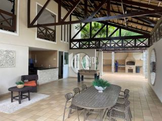 Casa de Alto Padrão no Centro do Eusébio com 351m² e Área de Lazer Privativa - Por R$ 1.150.000,00