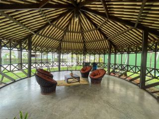 Casa de Alto Padrão no Centro do Eusébio com 351m² e Área de Lazer Privativa - Por R$ 1.150.000,00