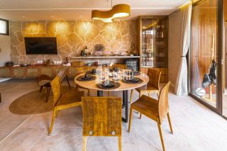 THE HOUSE FLECHEIRAS - POR R$ 3.500.000,00 - PORTEIRA FECHADA