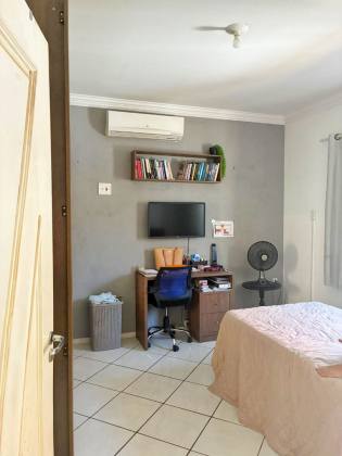 Casa Para Vender com 4 quartos 1 suítes no bairro Tabuleta em Teresina