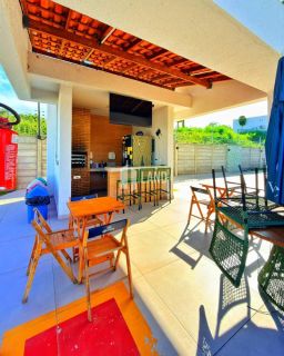 Casa de Condomínio com 4 quartos (3 suítes) no Bairro Morros