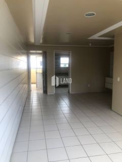 Apartamento para vender, com 02 quartos sendo 1 suíte com closet, banheiro social, móveis fixos projetados, varanda integrada com a sala, 1 vaga de garagem, salão de festas, 93m2 - R$ 420.000 - Bairro: Varjota - Fortaleza/CE