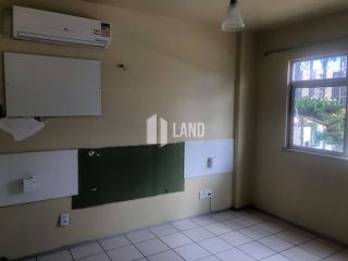 Apartamento para vender, com 02 quartos sendo 1 suíte com closet, banheiro social, móveis fixos projetados, varanda integrada com a sala, 1 vaga de garagem, salão de festas, 93m2 - R$ 420.000 - Bairro: Varjota - Fortaleza/CE