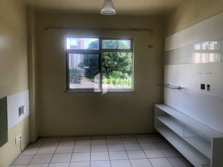 Apartamento para vender, com 02 quartos sendo 1 suíte com closet, banheiro social, móveis fixos projetados, varanda integrada com a sala, 1 vaga de garagem, salão de festas, 93m2 - R$ 420.000 - Bairro: Varjota - Fortaleza/CE