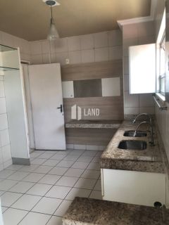 Apartamento para vender, com 02 quartos sendo 1 suíte com closet, banheiro social, móveis fixos projetados, varanda integrada com a sala, 1 vaga de garagem, salão de festas, 93m2 - R$ 420.000 - Bairro: Varjota - Fortaleza/CE