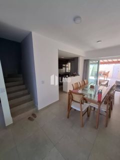 Casa DUPLEX a Venda, com 3 suítes, sendo 1 reversível, 3 vagas e MOBILIADA no Eusébio.