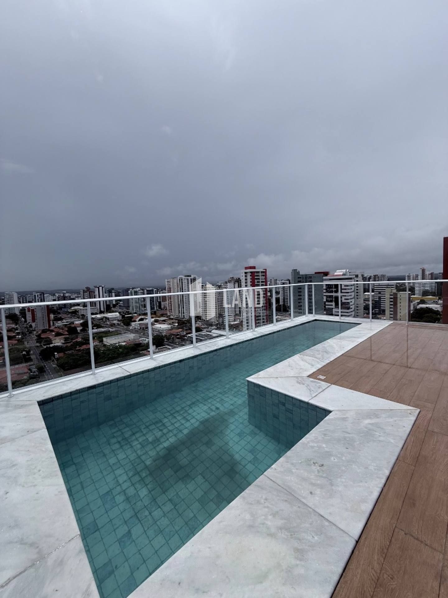 Cobertura com 3 suítes no bairro Joquei em Teresina