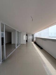 Cobertura com 3 suítes no bairro Joquei em Teresina