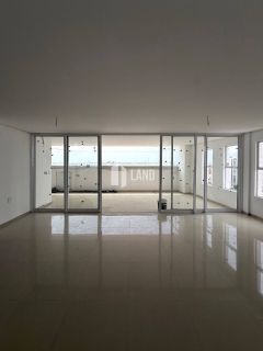 Cobertura com 3 suítes no bairro Joquei em Teresina