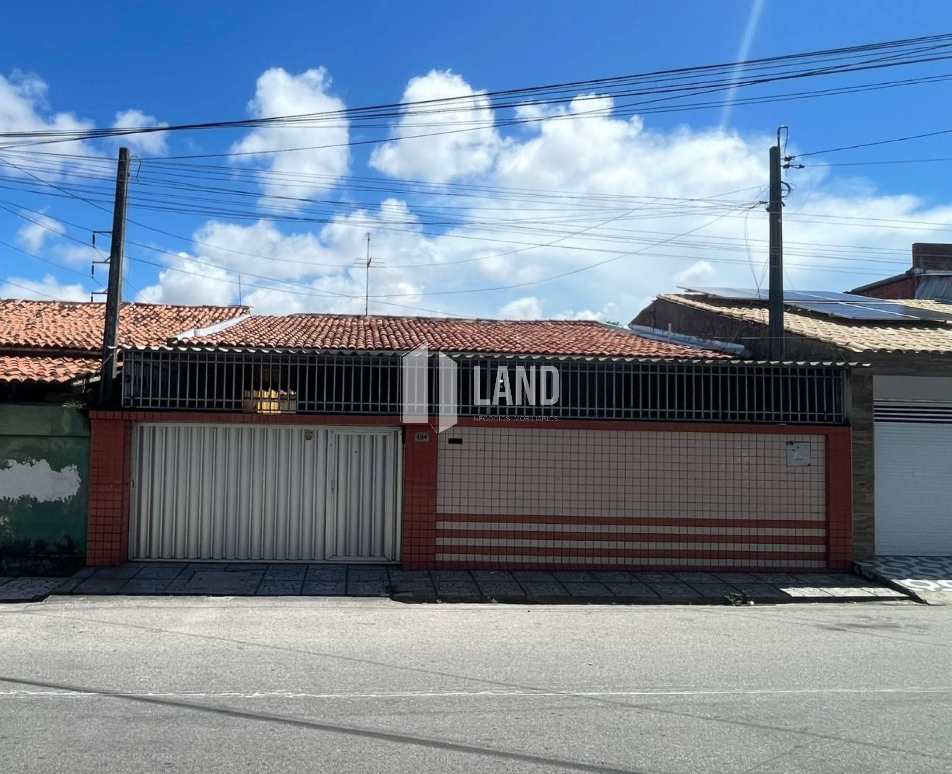 Casa Plana com 3 Quartos, Sendo 1 suíte - PARANGABA/MONTESE - R$600.000,00