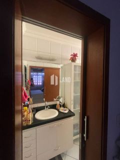 Casa Plana com 3 Quartos, Sendo 1 suíte - PARANGABA/MONTESE - R$600.000,00