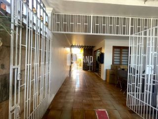 Casa Plana com 3 Quartos, Sendo 1 suíte - PARANGABA/MONTESE - R$600.000,00