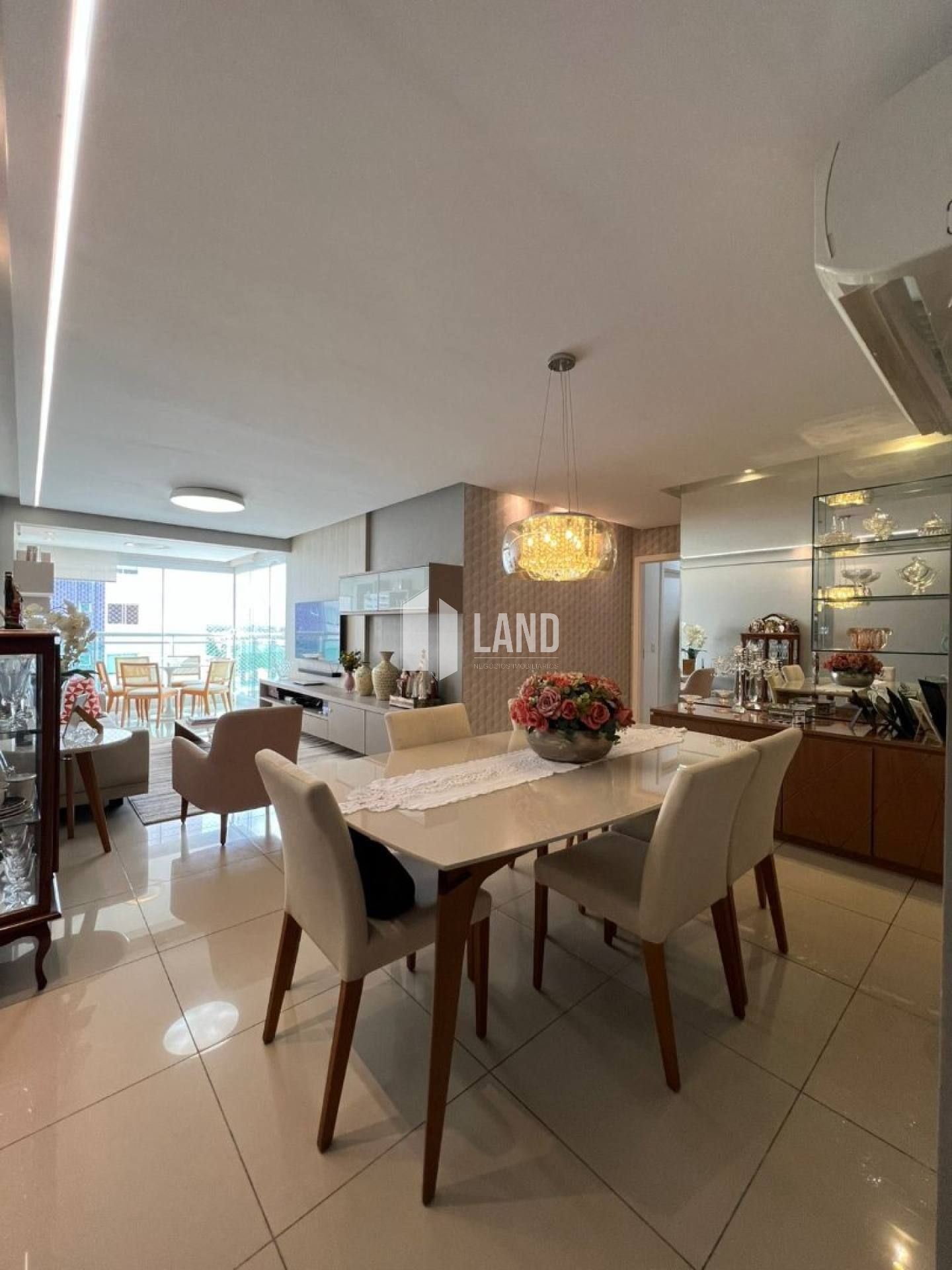 Apartamento Para Vender com 3 suítes no bairro Fátima em Teresina