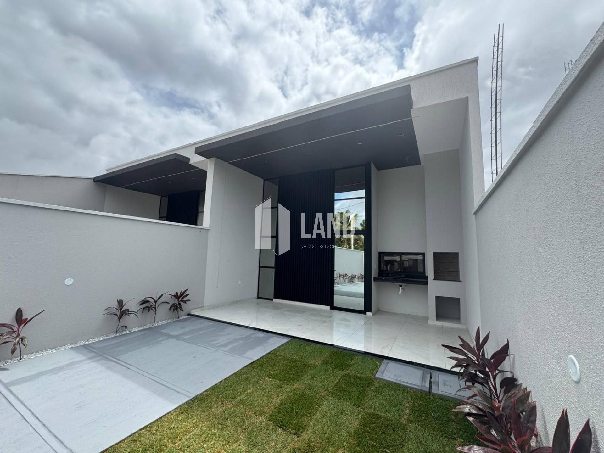 Casa Para Vender com 3 quartos 3 suítes no bairro Sapiranga em Fortaleza