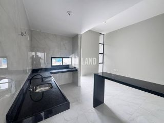 Casa Para Vender com 3 quartos 3 suítes no bairro Sapiranga em Fortaleza